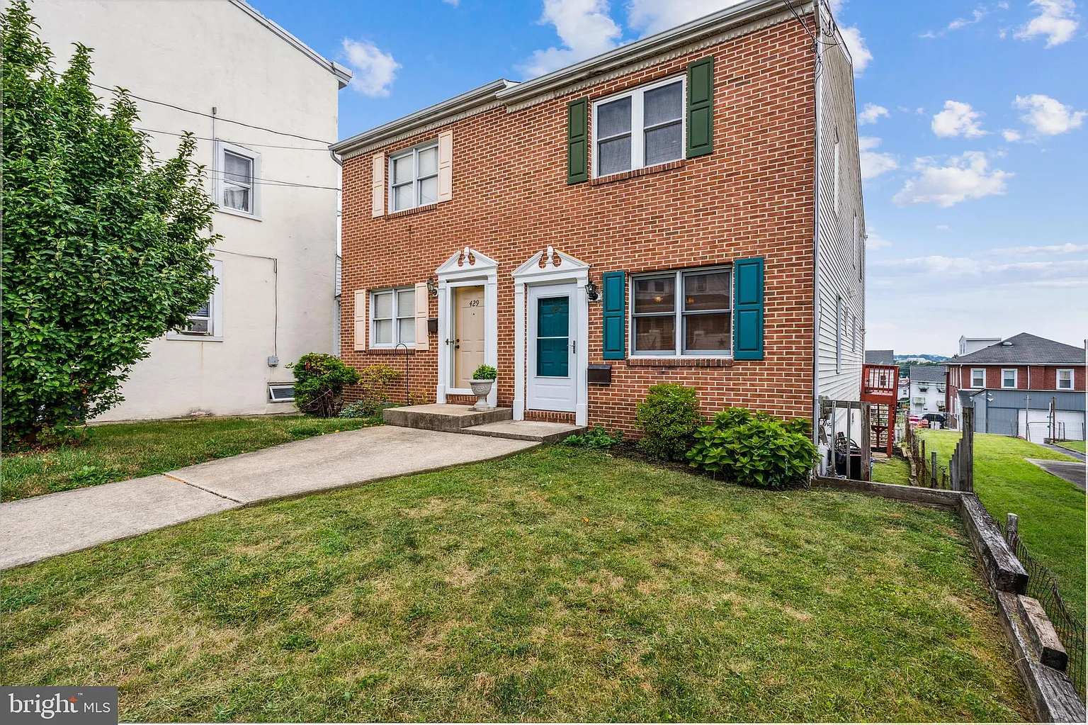 427 Prospect St photo 1