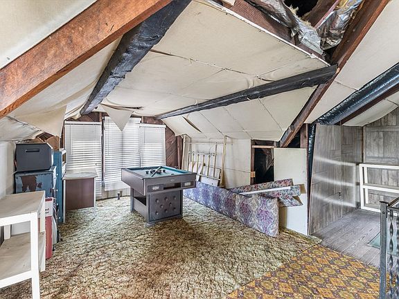 42nd image of 315 E Main St