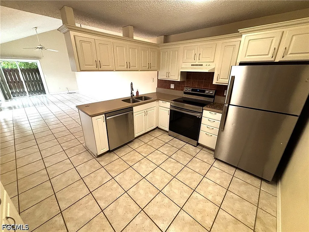 2 bed, 1.5 bath, 1014 sqft, $1,650 — Photo 4