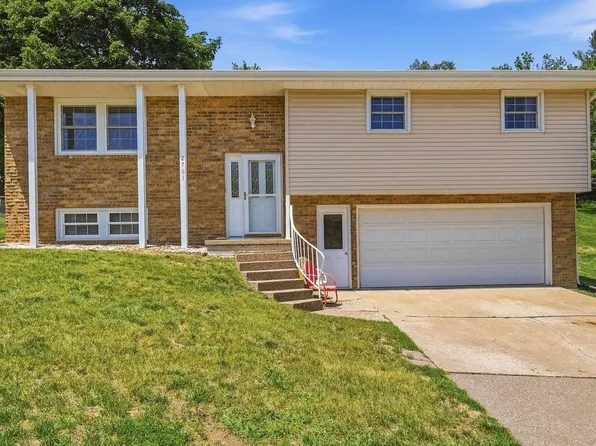 2761 Balboa Dr, Dubuque, IA 52001