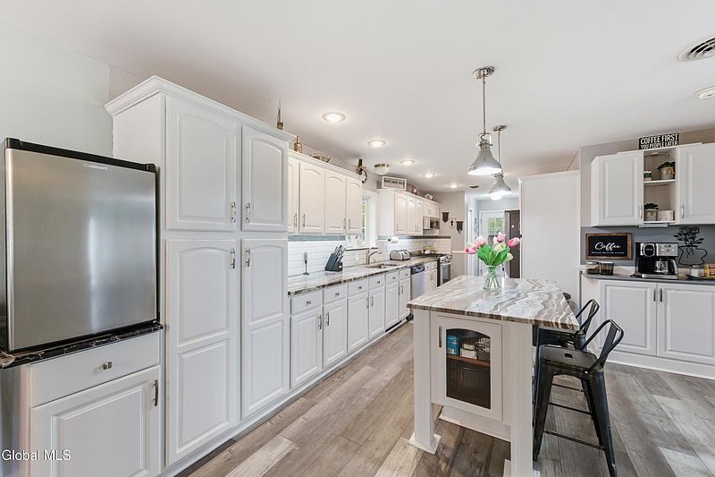 4th image of 4184 Silver Beach Road