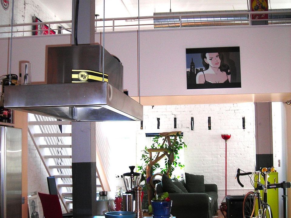 15'ceiling. Open, Light Loft.