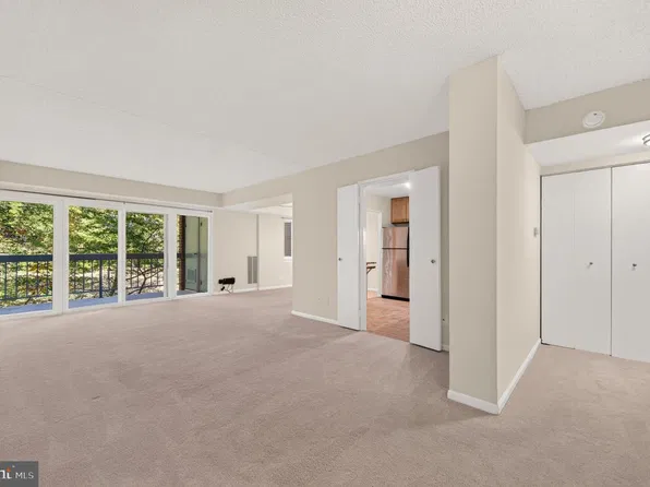 11806 Breton Ct APT 12C, Reston, VA 20191