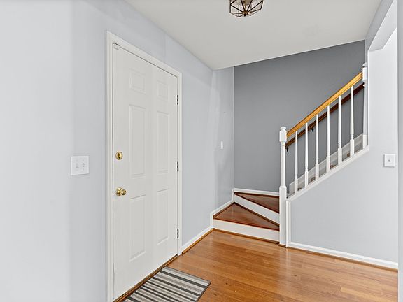 4th image of 121 Cottage Pl