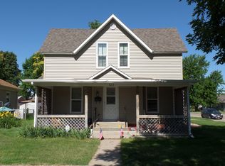 823 Blaine, Holdrege, NE 68949