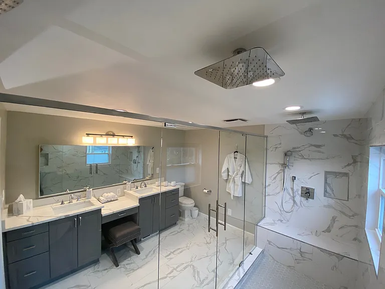 4077 Lincoln Dr — Photo 23