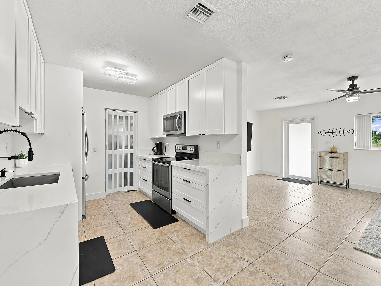 4 bed, 2.0 bath, 1463 sqft, $4,500 — Photo 3