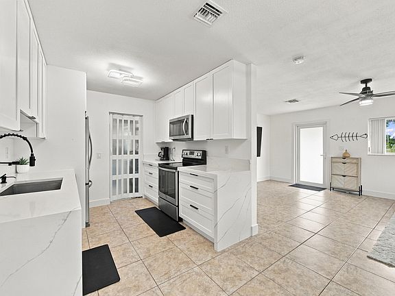 3rd image of 4999 SW 6th St