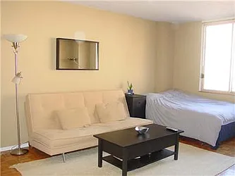 Rented by R New York