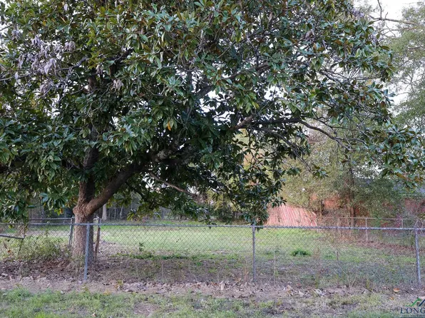 804 Crawford St, Carthage, TX 75633