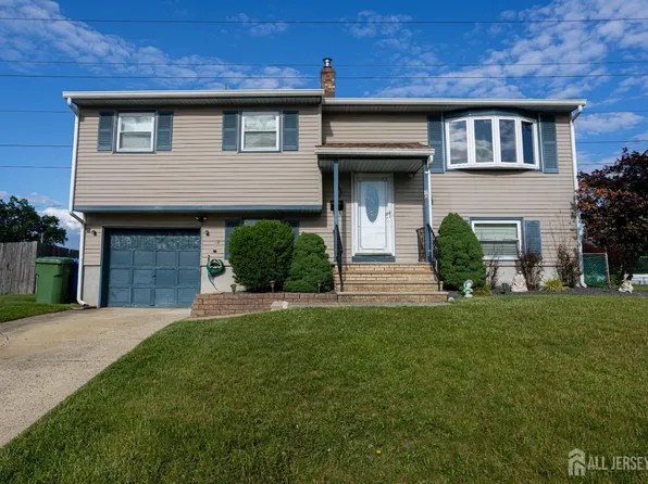 10 Schmitt St, Sayreville, NJ 08872