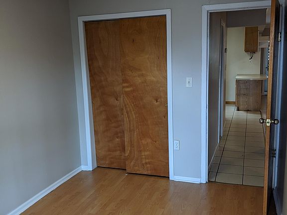 5th image of 2212 E 12th St Floor 2