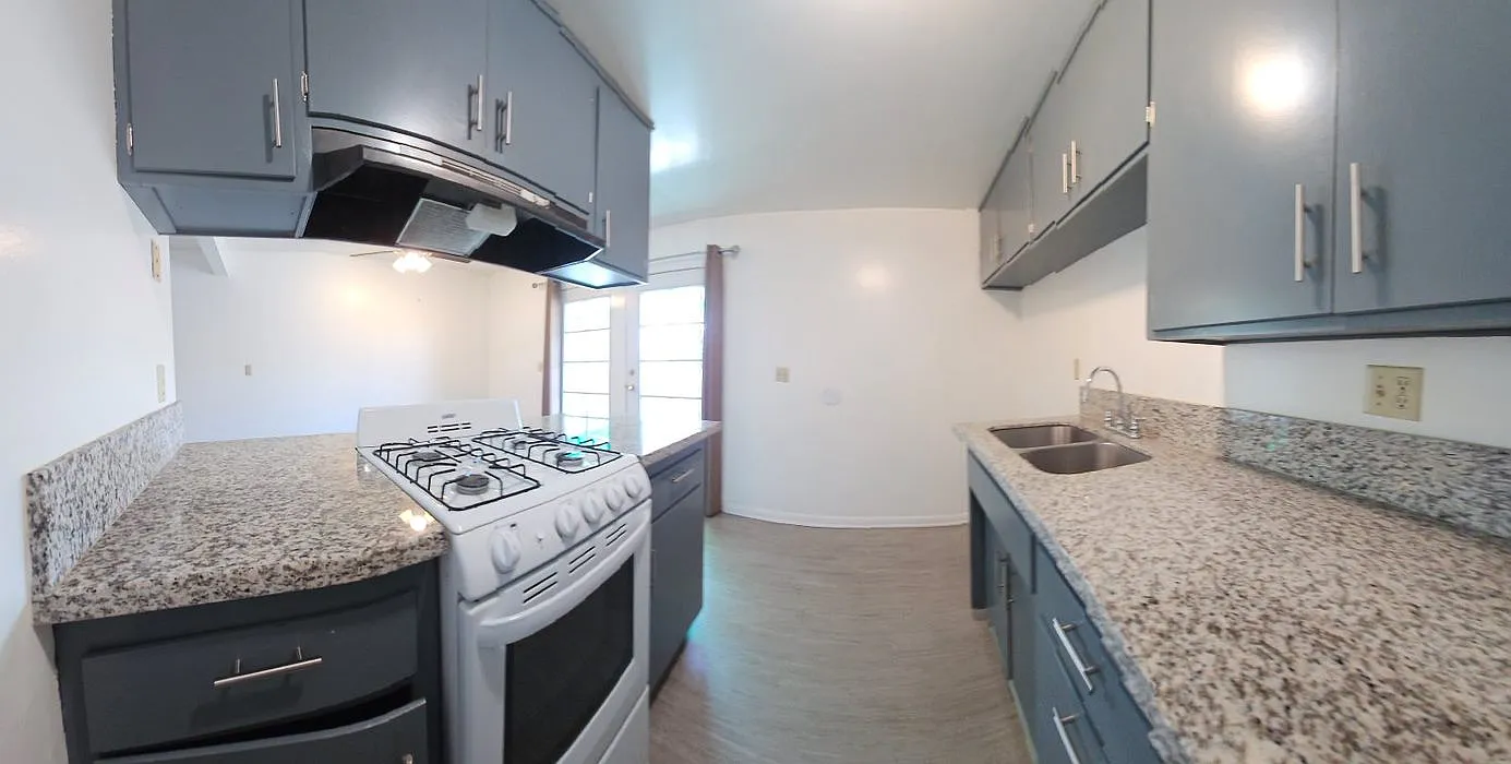 2 bed, 880 sqft, $1,700 — Photo 1