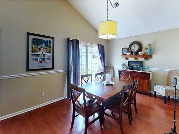 5th image of 273 Bay Ave