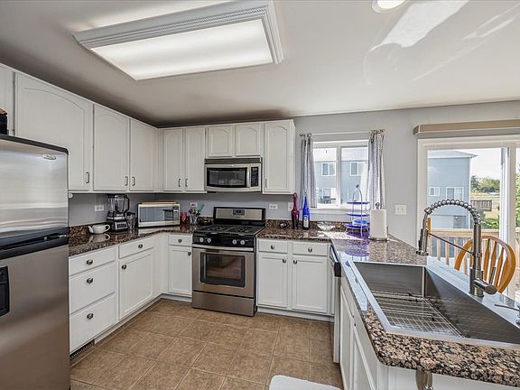 5th image of 558 Lincoln Station Dr #558