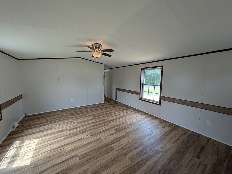 146 Mulberry Cir — Photo 2