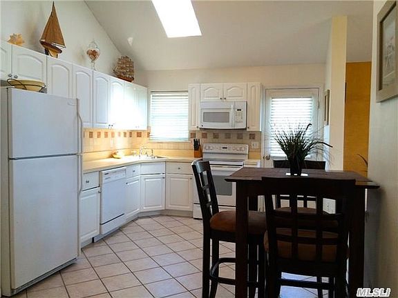 5th image of 43 Westminster Dr