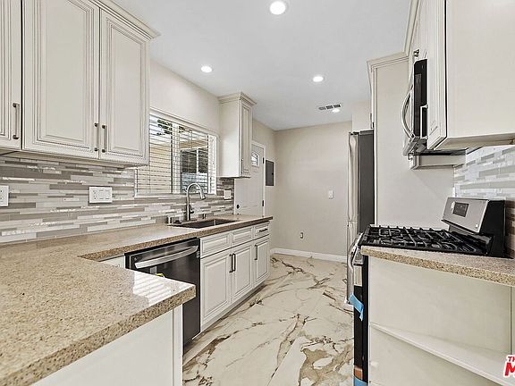 2nd image of 1852 Holmby Ave