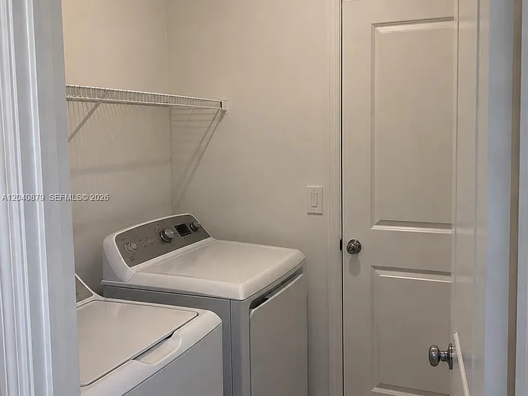 19619 Fairhill Ct — Photo 18