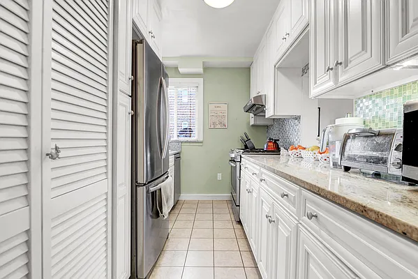 Rented by Halvatzis Realty | media 2