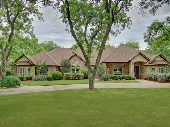 7402 Hampton Dr, Granbury, TX 76049