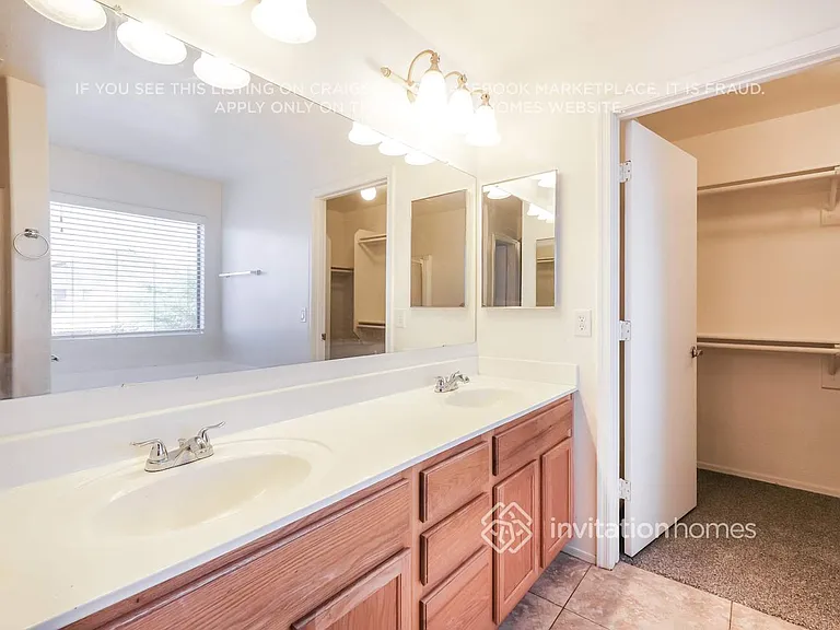 8134 W Hilton Ave — Photo 10