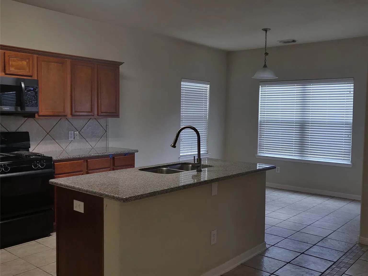 3 bed, 2.0 bath, 2226 sqft, $2,250 — Photo 4