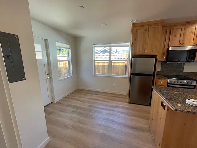 164 N Laurel St #2 — Photo 7