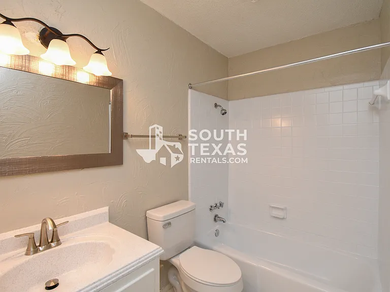 308 Westwood St #D — Photo 3