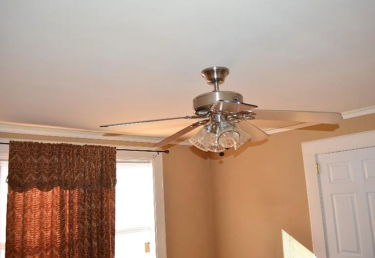 1511 Easley Bridge Rd — Photo 2