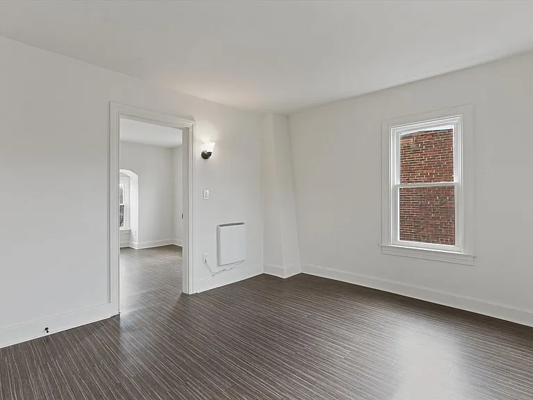1020 N George St — Photo 20