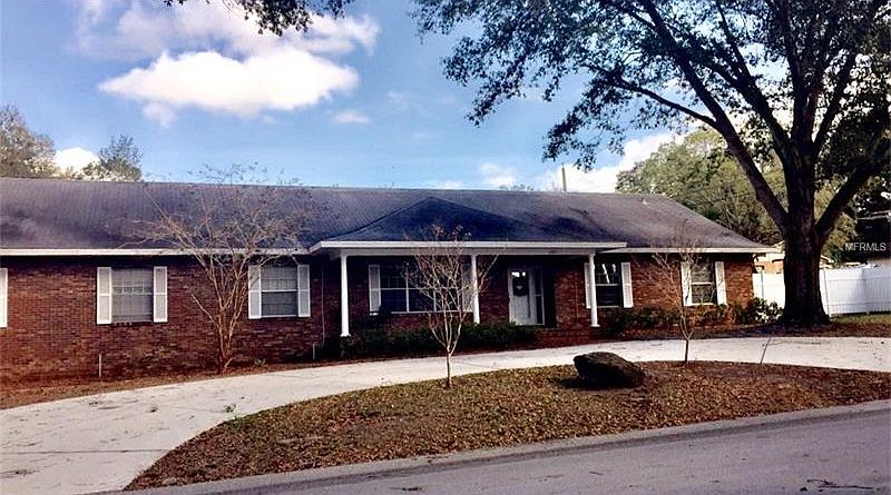 1st image of 1303 Robinhood Ln