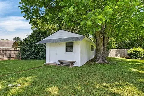 2313 Wesley Cir — Photo 2