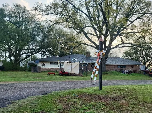 307 Daingerfield St, Naples, TX 75568