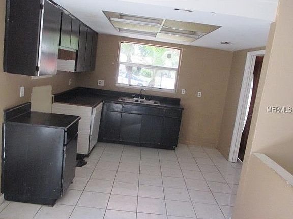 5th image of 8811 Oak Cir