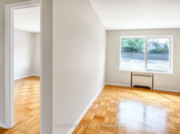 990 Avenue Rd, Toronto, ON