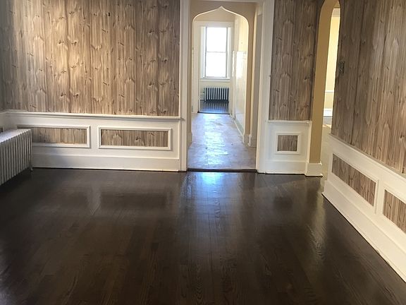4th image of 6445 N Sacramento Ave #3