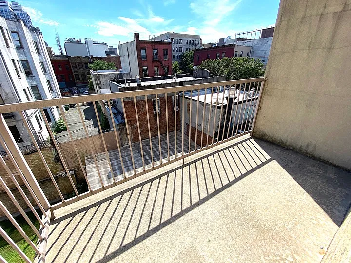 Building Photo - 254 S 1st St #3B