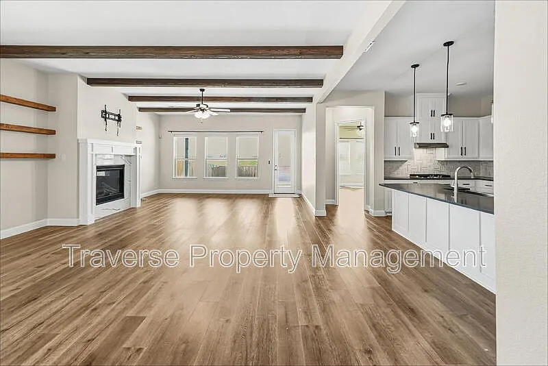4 bed, 3.0 bath, 2636 sqft, $2,950 — Photo 4