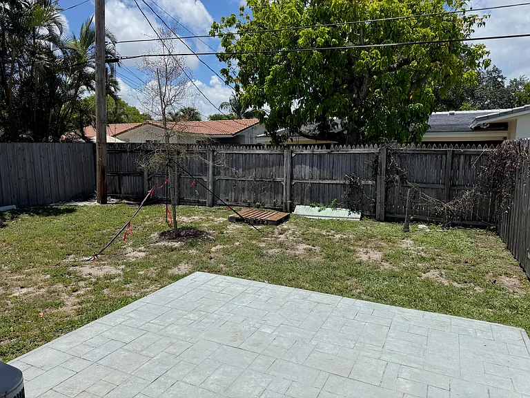 5431 NE 22nd Ter — Photo 8