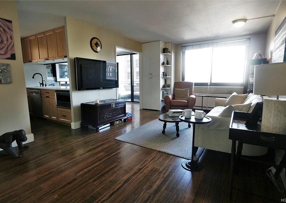 1st image of 275 W 96th St APT 15D