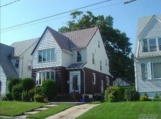 75 Munro Blvd, Valley Stream, NY 11581