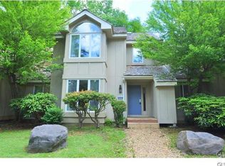 533 Rondaxe Ln, Long Pond, PA 18334