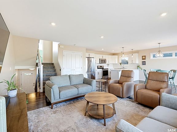 5th image of 263 Eaton Crescent