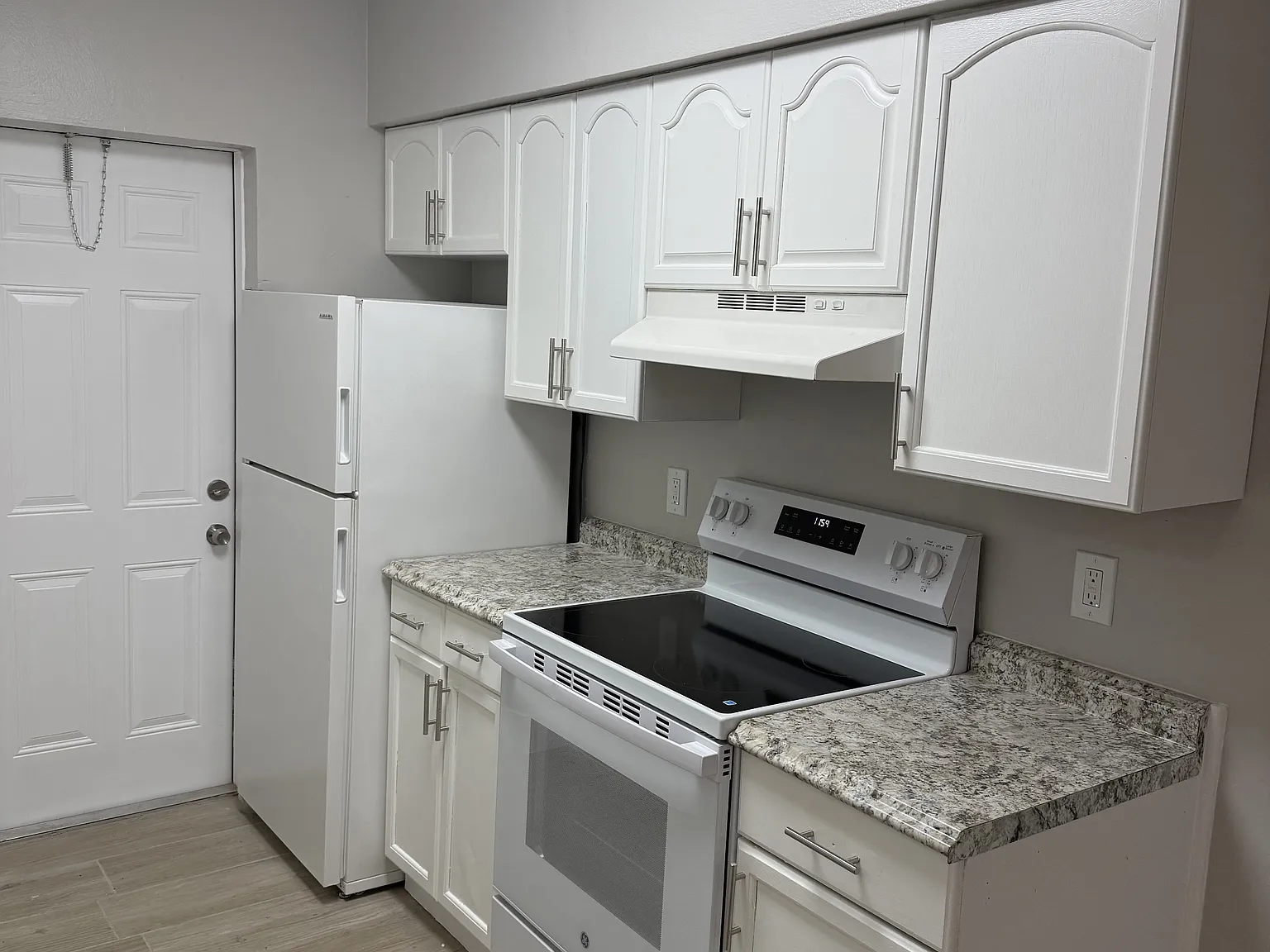 759 NE 13TH CT - 3 — Photo 2
