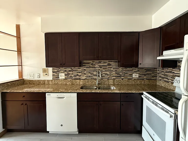 1639-302 Oakwood Ave #3 — Photo 3