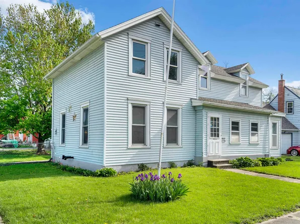 514 2nd St SW, Independence, IA 50644