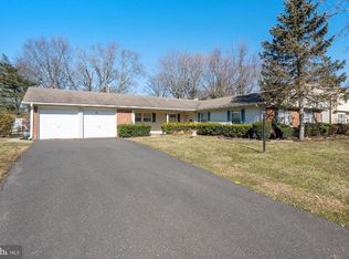 31 Courtland Ln, Willingboro, NJ 08046