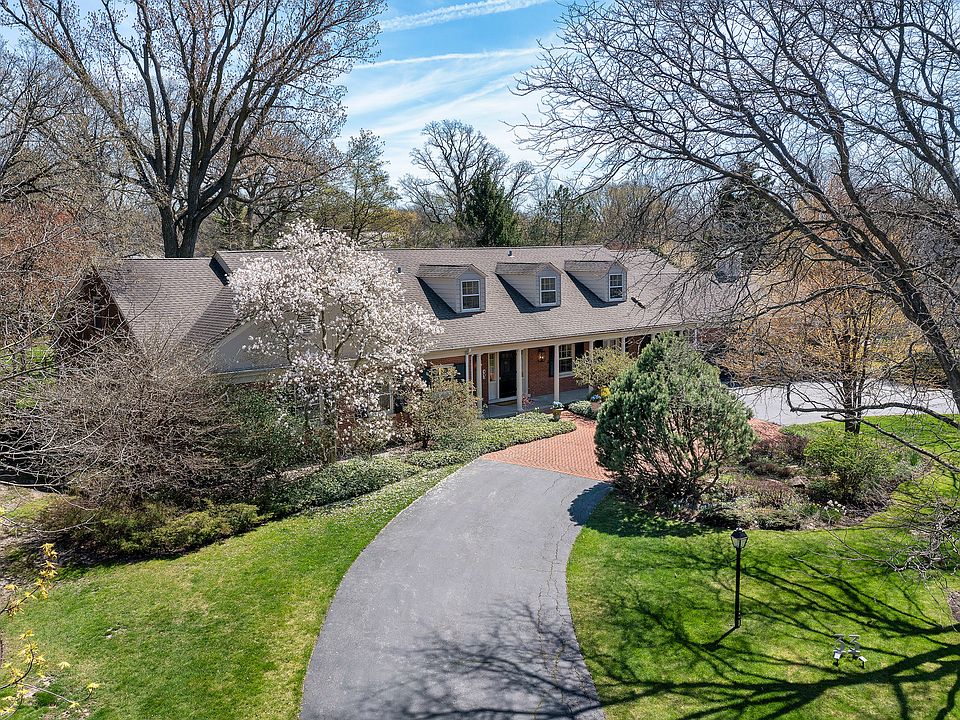 1st image of 33 Meadowview Dr