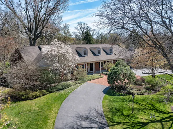 33 Meadowview Dr, Northfield, IL 60093